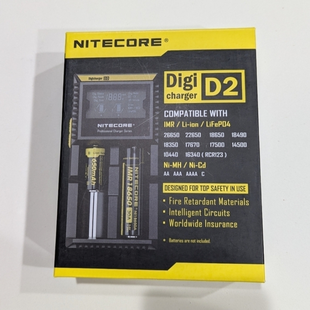 NITECORE D2 Digicharger, universal smart charger